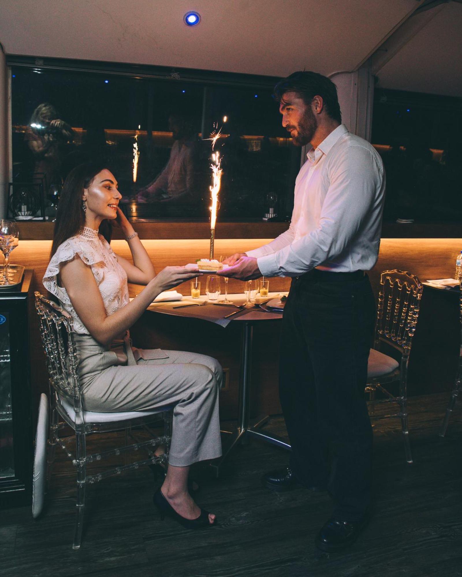 Vip Paris Yacht Hotel & Spa Exterior foto